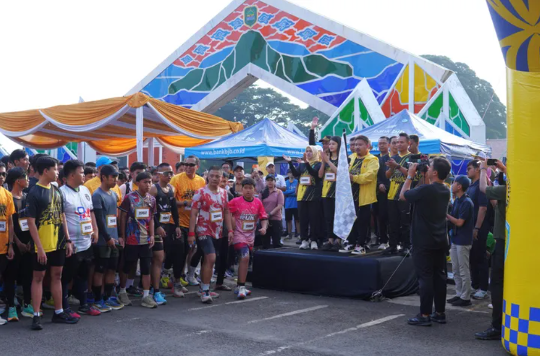BUPATI SUBANG LEPAS RIBUAN PESERTA SUBANG NGABRET RUN 2025